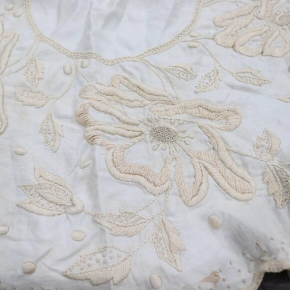 Vintage Arts & Crafts Era Embroidered Round Dollie Table Topper, 28 inches - Picture 6 of 6